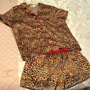 Leopard silky 2-piece short pajama set medium
